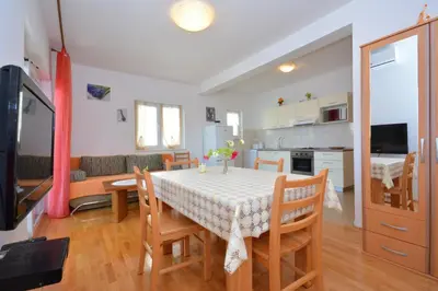 Kuhinja ili čajna kuhinja u objektu Apartments Punta Milna