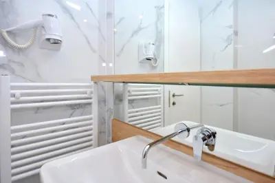 Kupaonica u objektu Jona Rooms Podstrana