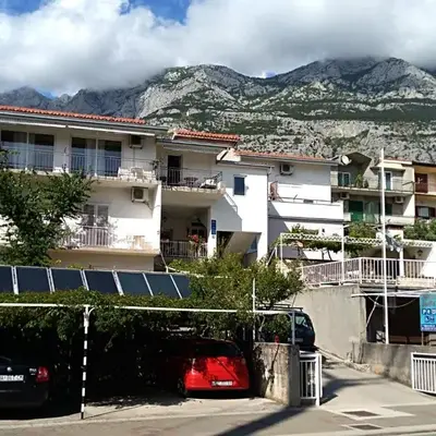 Apartments with parking space Makarska - 9696