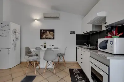 Kuhinja ili čajna kuhinja u objektu Apartmani Luna