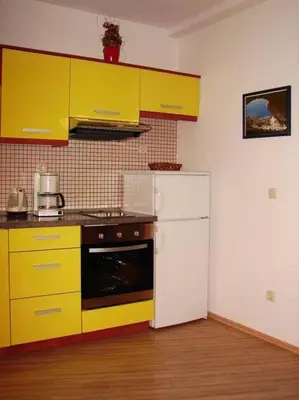 Kuhinja ili čajna kuhinja u objektu Studio Apartment in Brela with Sea View, Terrace, Air Conditioning, Wi-Fi (3524-3)