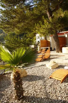 Vrt u objektu Studio Apartment in Brela with Sea View, Terrace, Air Conditioning, Wi-Fi (3524-3)