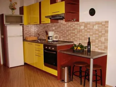 Kuhinja ili čajna kuhinja u objektu Studio Apartment in Brela with Sea View, Terrace, Air Conditioning, Wi-Fi (3524-4)