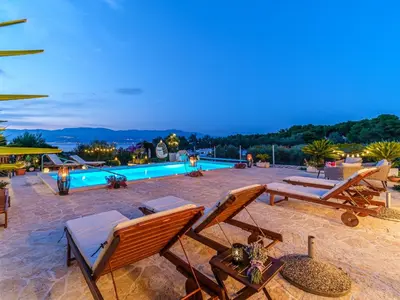 Bazen u objektu Seaside luxury villa with a swimming pool Mirca, Brac - 16183 ili u blizini