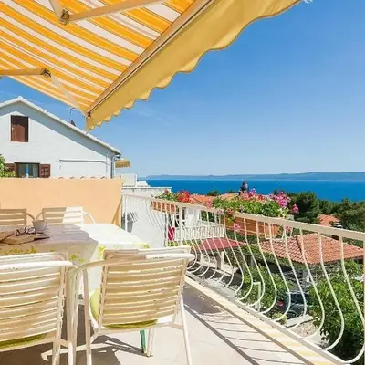 Apartment in Bol with sea view