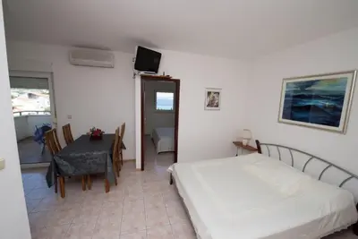 Krevet ili kreveti u jedinici u objektu Apartment in Duce with sea view, balcony, air conditioning, Wi-Fi (132-2)