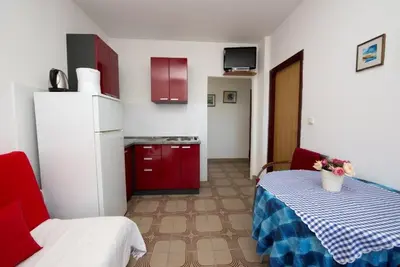 Kuhinja ili čajna kuhinja u objektu Apartment in Duce with sea view, terrace, air conditioning, Wi-Fi (132-9)