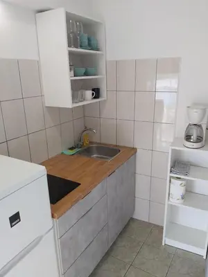 Kuhinja ili čajna kuhinja u objektu Apartment in Omiš with sea view, terrace, Wi-Fi (161-2)