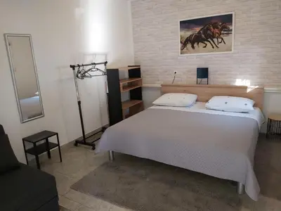 Krevet ili kreveti u jedinici u objektu Apartment in Omiš with sea view, terrace, Wi-Fi (161-2)