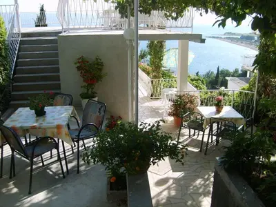 Balkon ili terasa u objektu Apartment in Omiš with sea view, balcony, Wi-Fi (161-3)