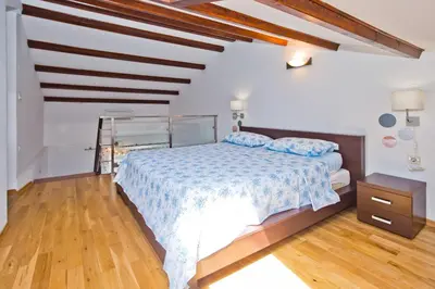 Krevet ili kreveti u jedinici u objektu Luxury Bellavista Amazing sea Holidays with Private Beach & Parking