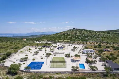 Pogled na planine ili pogled na planine iz vila