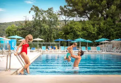 Bazen u objektu Sunny Makarska by Valamar ili u blizini