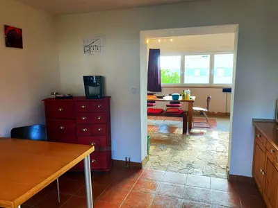 Kuhinja ili čajna kuhinja u objektu Modern Red & Blue Apartment