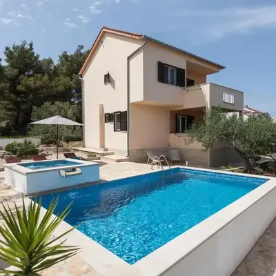Awesome Home In Sutivan