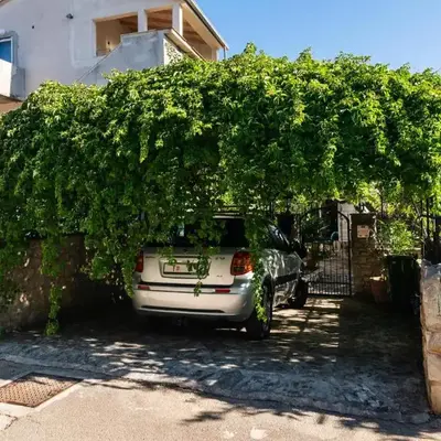 Two-Bedroom Apartment In Supetar