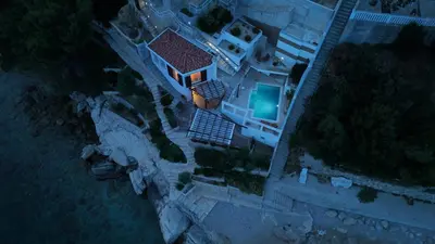 Bazen u objektu Duplex Laurentis - private pool - beachfront - newly built ili u blizini