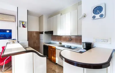 Kuhinja ili čajna kuhinja u objektu Three-Bedroom Apartment In Povlja