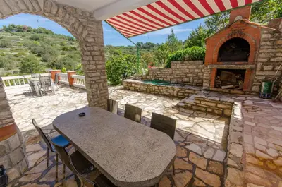 Popločani dio dvorišta ili vanjski dio objekta Apartments Drazen