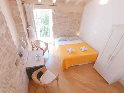 Krevet ili kreveti u jedinici u objektu Historic Piazza House & Romantic Hidden Garden
