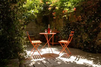 Vrt u objektu Historic Piazza House & Romantic Hidden Garden