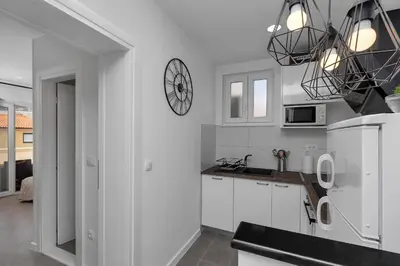 Kuhinja ili čajna kuhinja u objektu Apartmani Nikmar