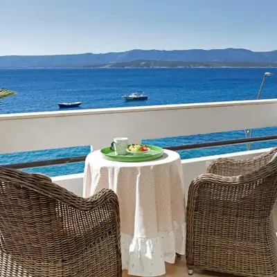 Amazing Waterfront Apartments