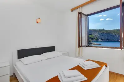 Krevet ili kreveti u jedinici u objektu Apartments by the sea Cove Pokrivenik, Hvar - 5231