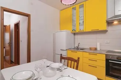 Kuhinja ili čajna kuhinja u objektu Beach Apartment Viktor 1