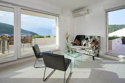 Pogled na planine ili pogled na planine iz vila