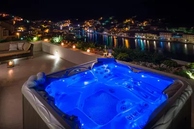 Bazen u objektu The White House, Brac ili u blizini