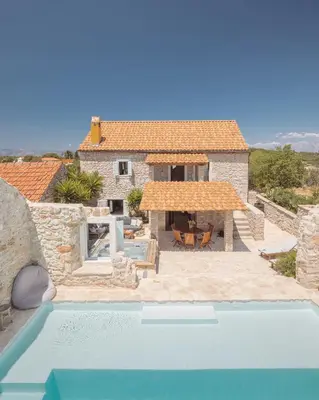 Bazen u objektu Casa M Hvar ili u blizini