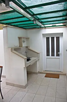 Kuhinja ili čajna kuhinja u objektu Apartment La Perla A2 BOL-CENTER