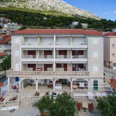 Apartments with parking space Nemira
