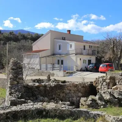 Apartments with parking space Ostrvica