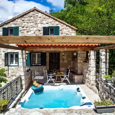 Stonehouse Korlat with open-air jacuzzi