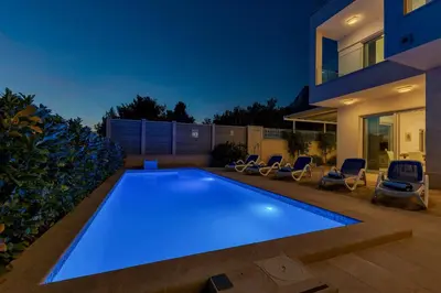 Bazen u objektu Villa Ulika Makarska ili u blizini