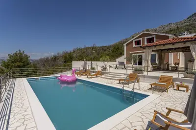 Bazen u objektu Villa Ancora ili u blizini