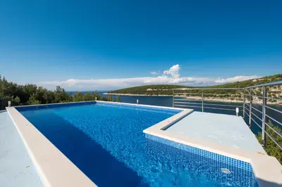 Bazen u objektu Villa Serenity ili u blizini
