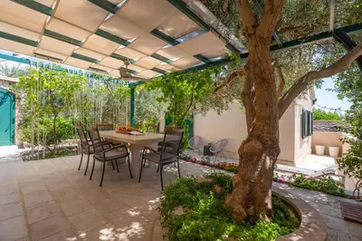 Vrt u objektu Casa ol'Bol - Modern Apartment with Seaview and Private Large Backyard