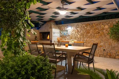 Tlocrt objekta Casa ol'Bol - Modern Apartment with Seaview and Private Large Backyard