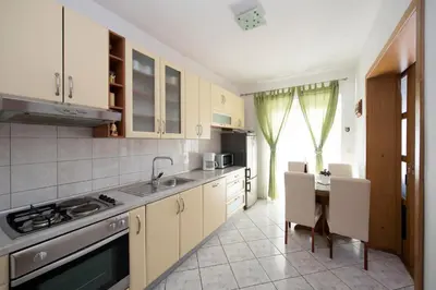 Kuhinja ili čajna kuhinja u objektu Apartments with parking space Brela, Makarska - 16603