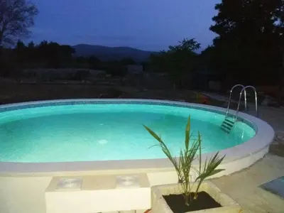 Bazen u objektu Hvar Mediterranean Ranch House ili u blizini