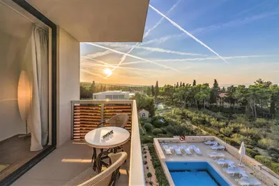 Bazen u objektu Aminess Vival Velaris Resort ili u blizini