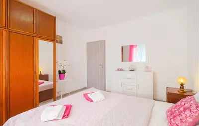 Krevet ili kreveti u jedinici u objektu 2 Bedroom Amazing Apartment In Slime