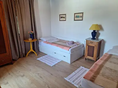 Krevet ili kreveti u jedinici u objektu Two-bedroom apartment with sea view,big terrase and garden