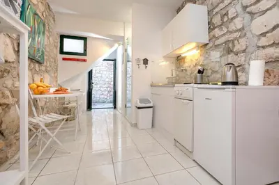 Kuhinja ili čajna kuhinja u objektu Apartments Lotti
