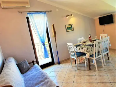 TV i/ili zabavni centar u objektu Click In Apartment Stobreč next to Split