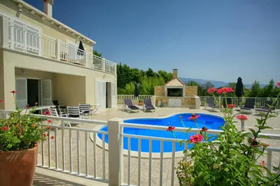 Bazen u objektu Family friendly house with a swimming pool Sumartin - Brac - 16842 ili u blizini