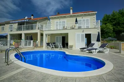Bazen u objektu Family friendly house with a swimming pool Sumartin - Brac - 16842 ili u blizini